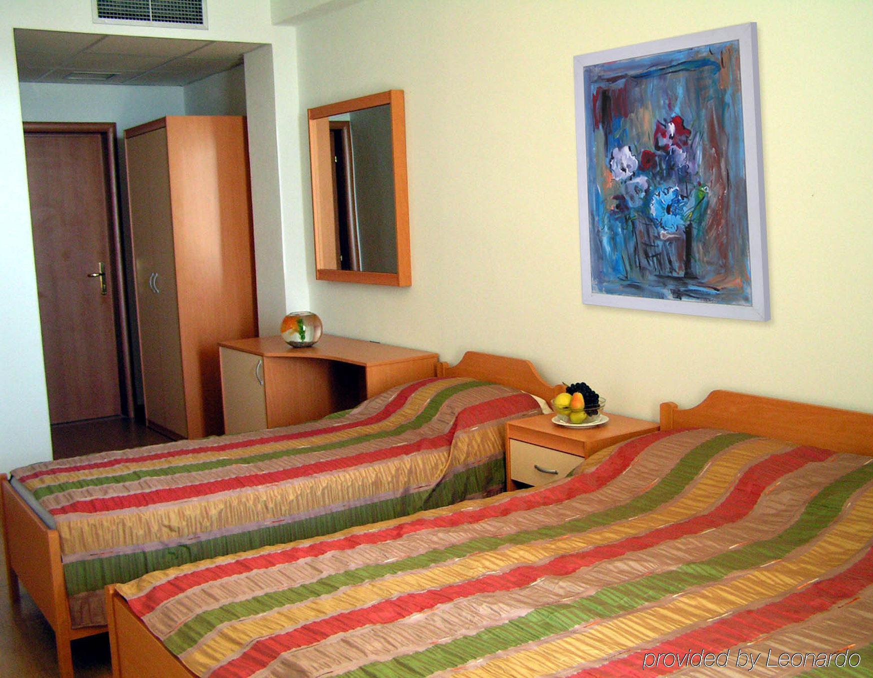 Hotel Oaz Durrës Habitación foto